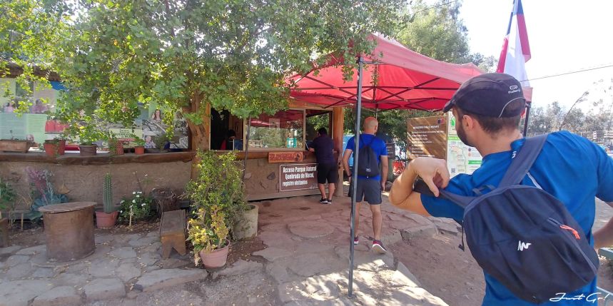 智利 - 聖地牙哥旅遊·自助探訪瀑布、俯瞰市景熱門登山健行路線03_