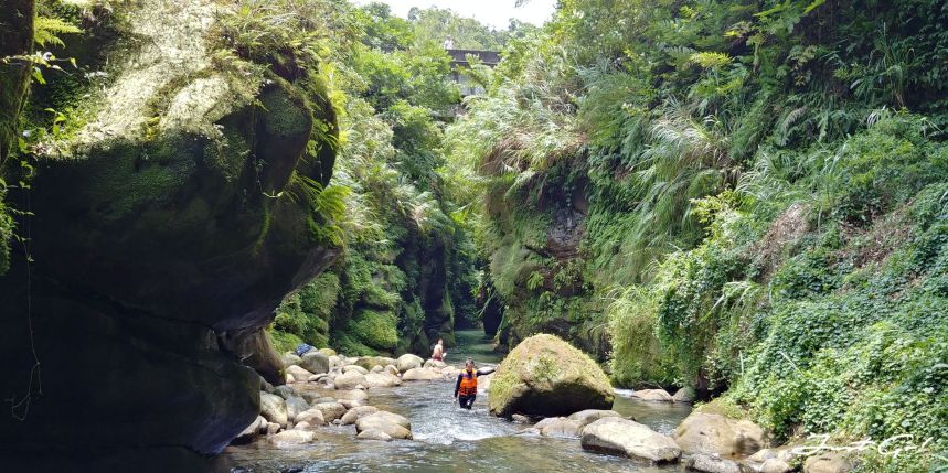 台灣 - 新北石碇必去景點·蚯蚓坑峽谷·夢幻美景-公車、溯溪、裝備2